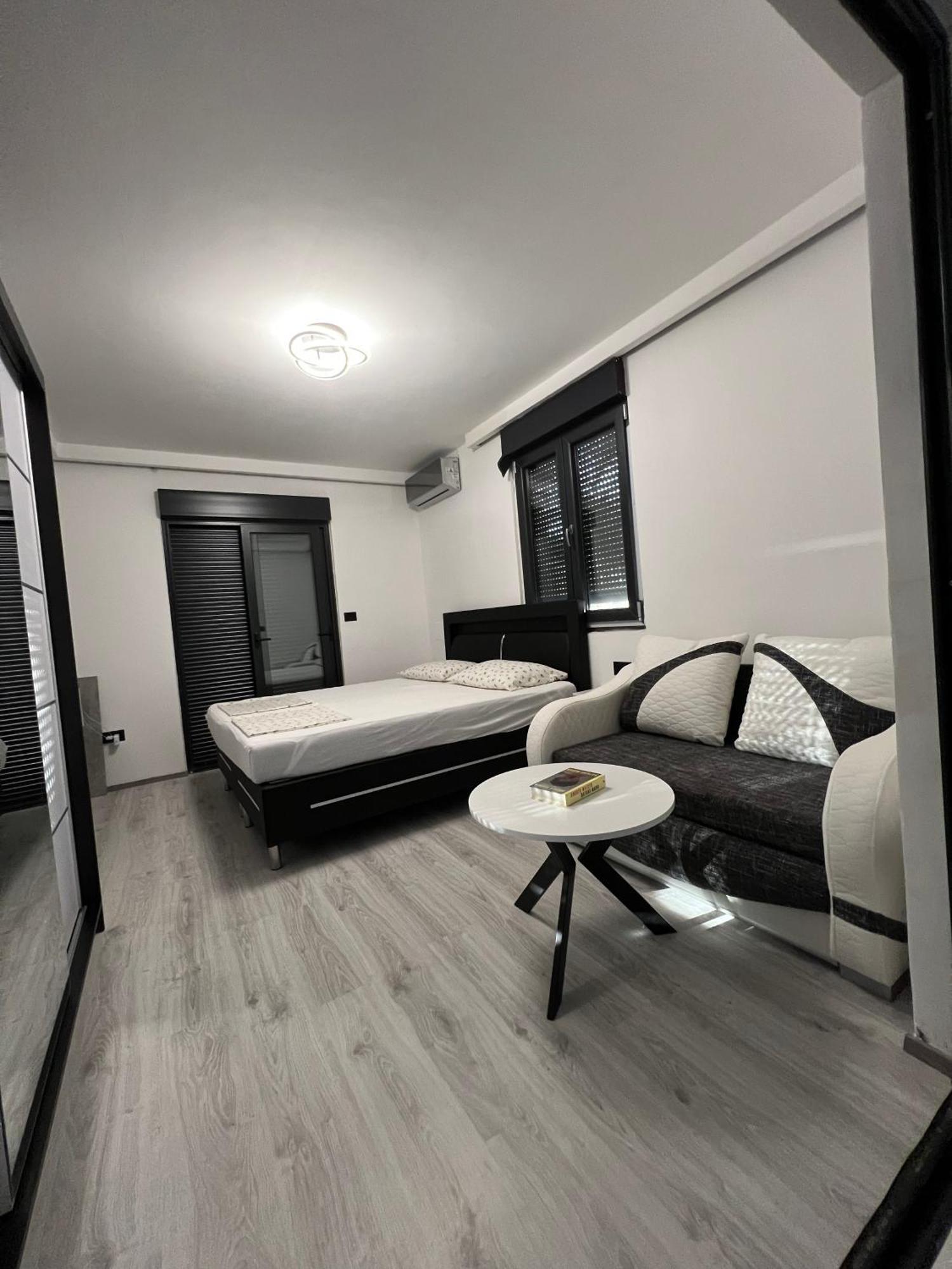 Ivana Black & White Apartments - Marusici Marusici  Exterior photo