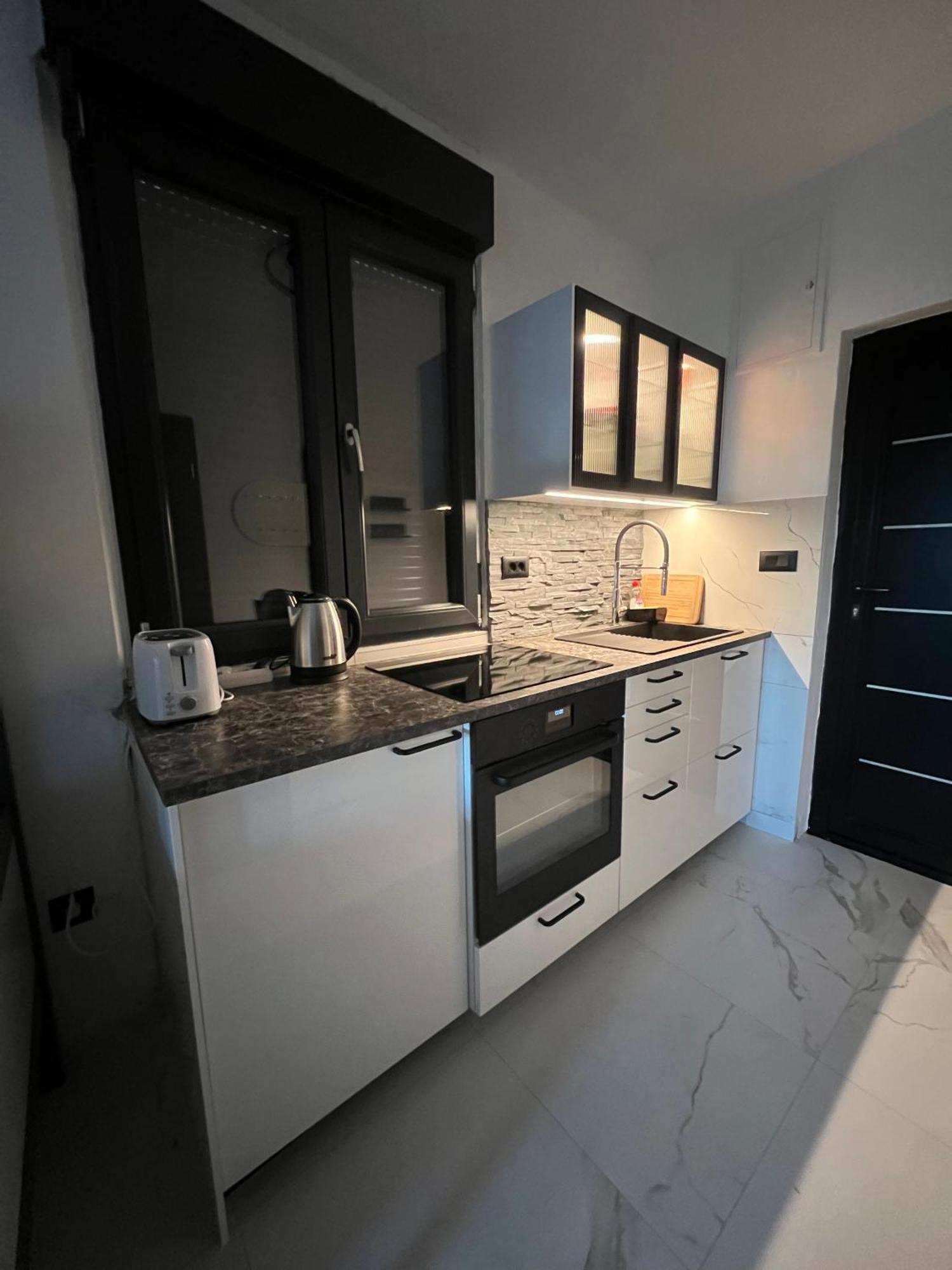 Ivana Black & White Apartments - Marusici Marusici  Exterior photo