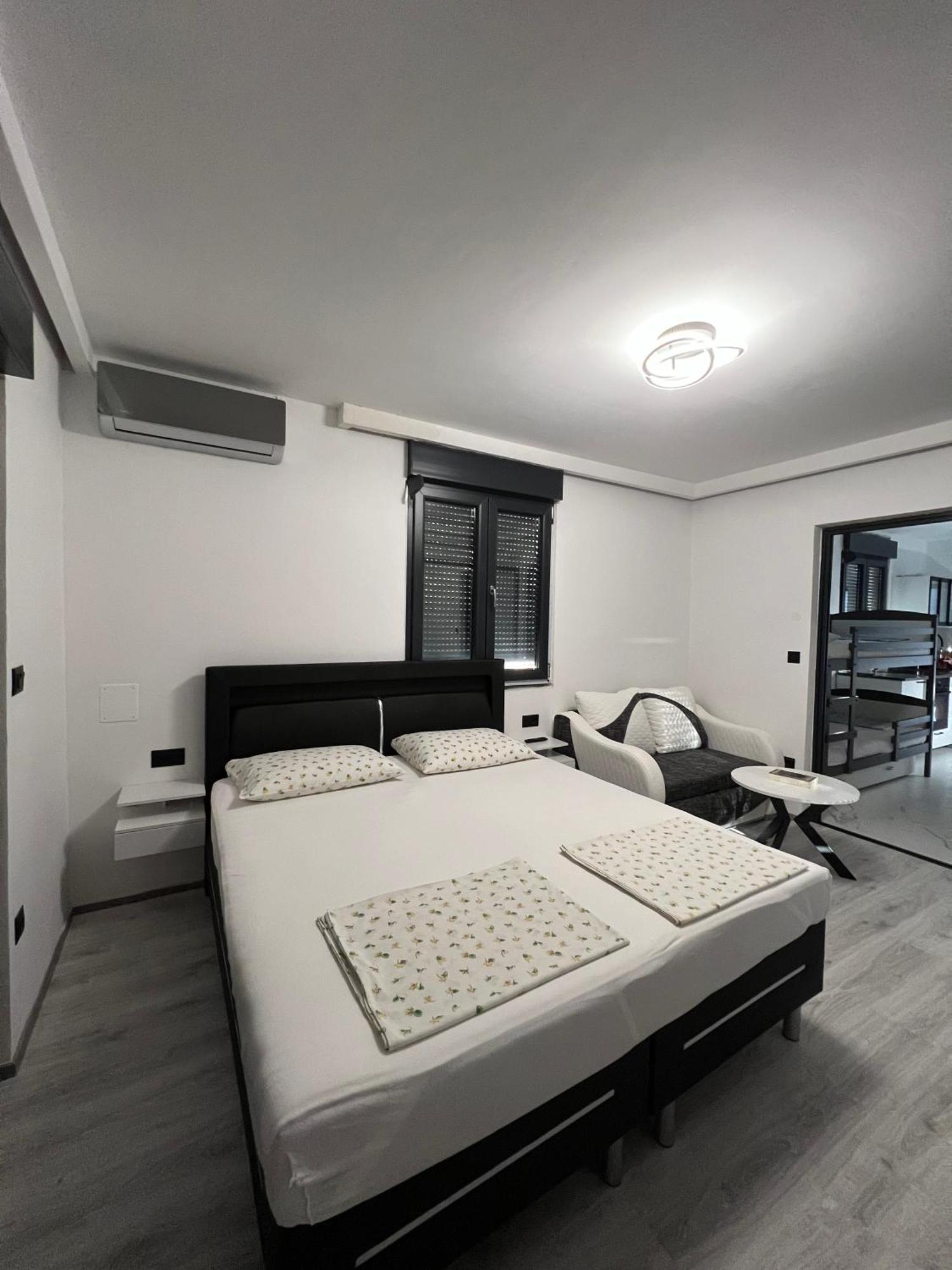 Ivana Black & White Apartments - Marusici Marusici  Exterior photo