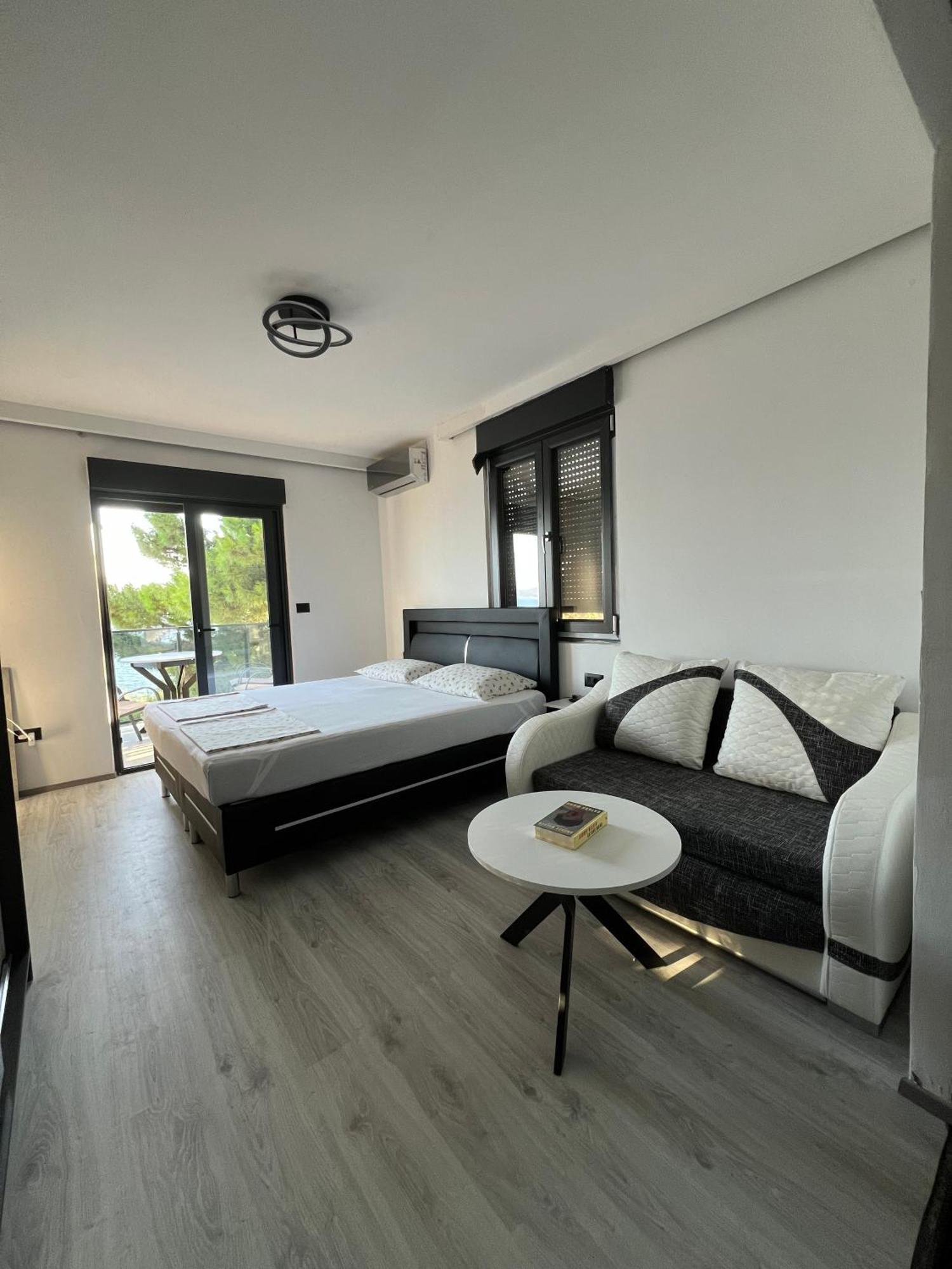 Ivana Black & White Apartments - Marusici Marusici  Exterior photo