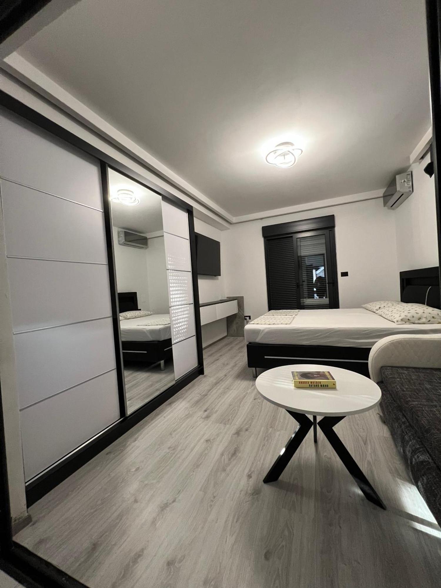 Ivana Black & White Apartments - Marusici Marusici  Exterior photo