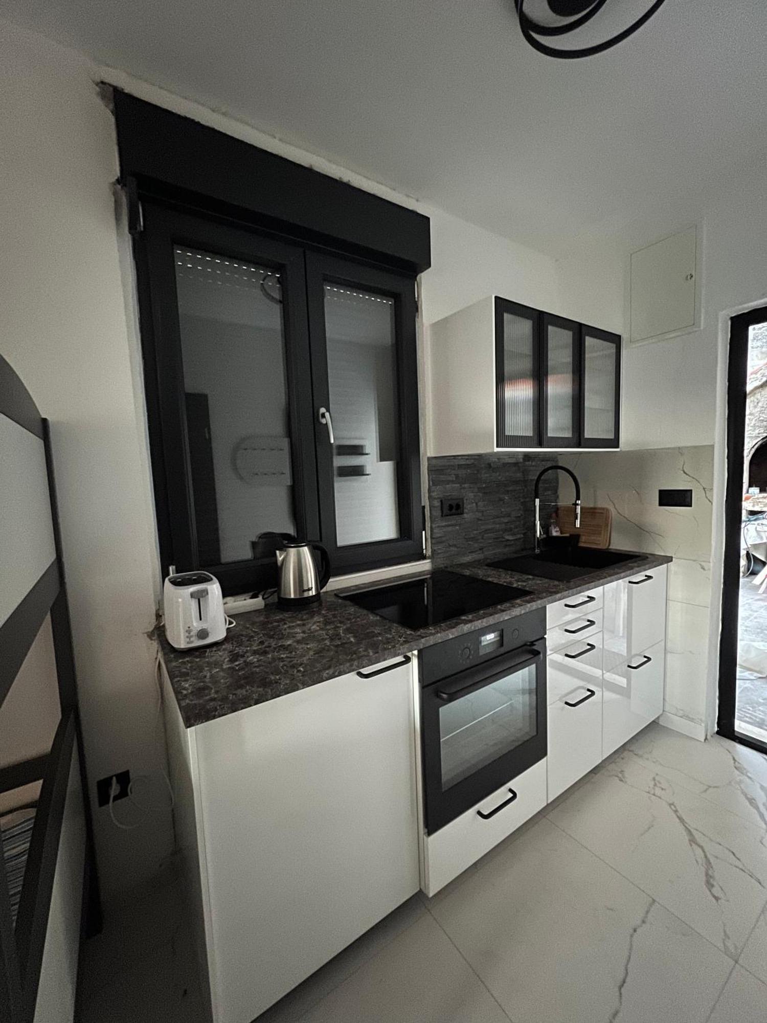 Ivana Black & White Apartments - Marusici Marusici  Exterior photo