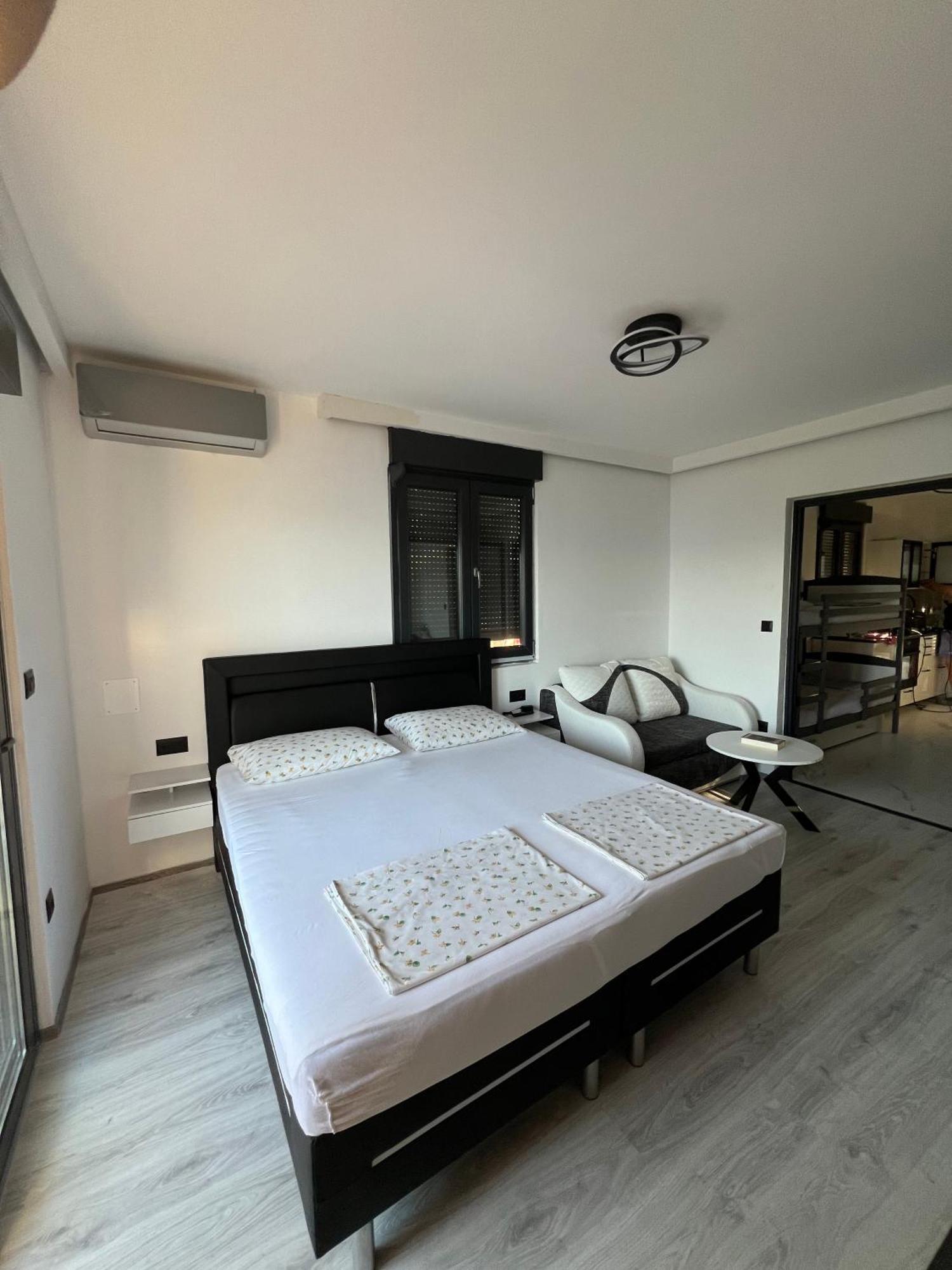 Ivana Black & White Apartments - Marusici Marusici  Exterior photo